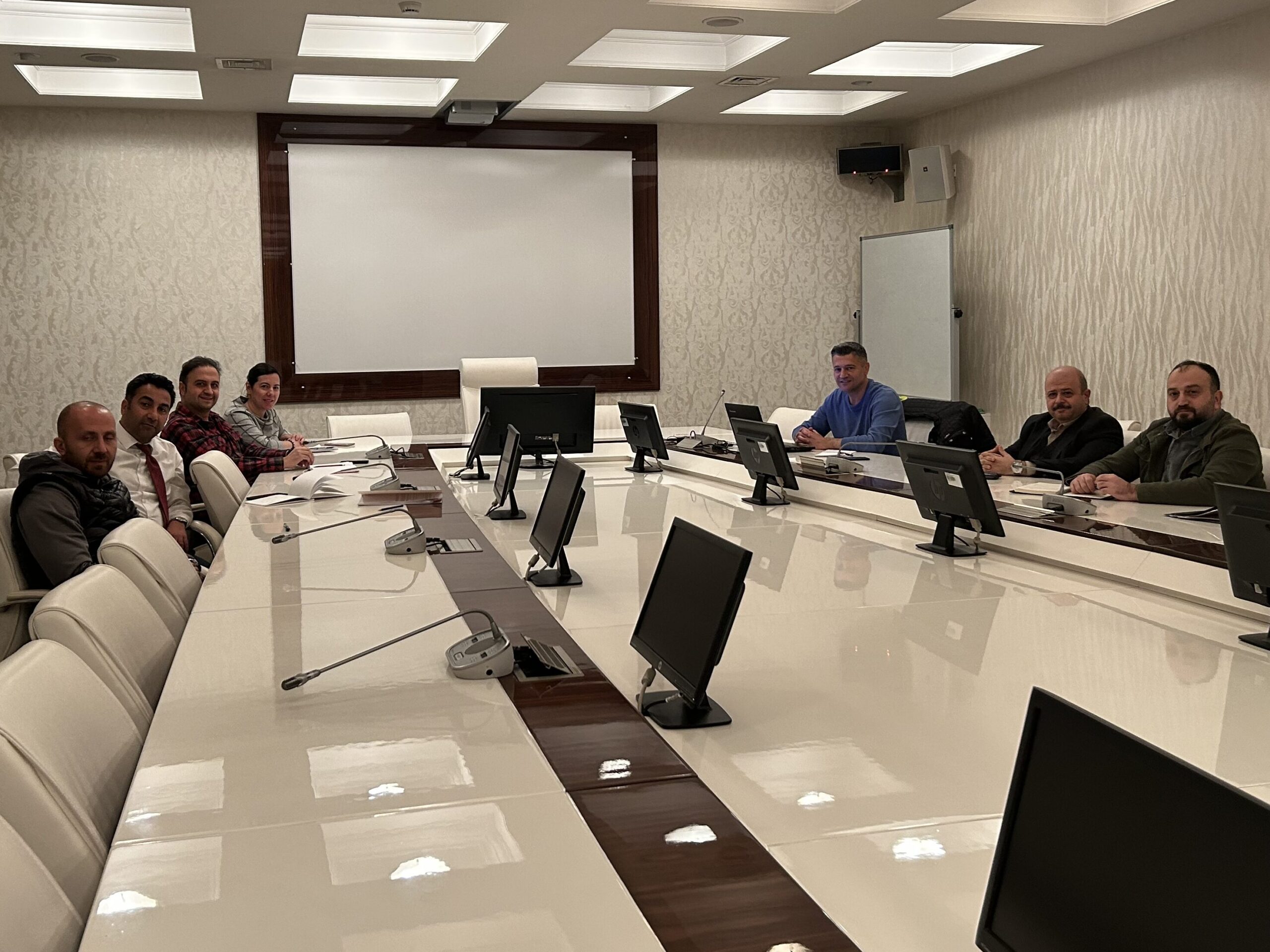 Kurucu Üyeler İlk Yönetim Kurulu Toplantısını Gerçekleştirdi